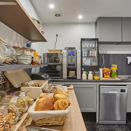 Hotel Hipotel Buttes Chaumont Belleville Paris