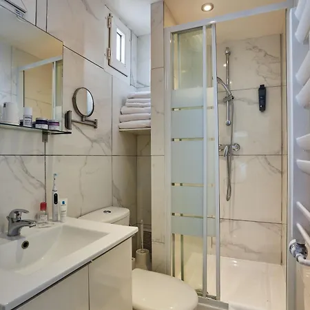 Hipotel Buttes Chaumont Belleville Hotel 3*