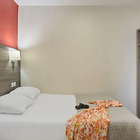 Hotel Hipotel Buttes Chaumont Belleville 3*