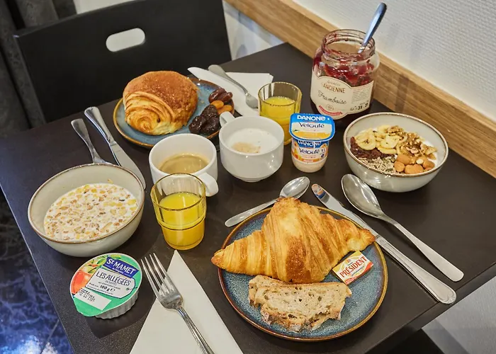 Hotel Hipotel Buttes Chaumont Belleville Paris